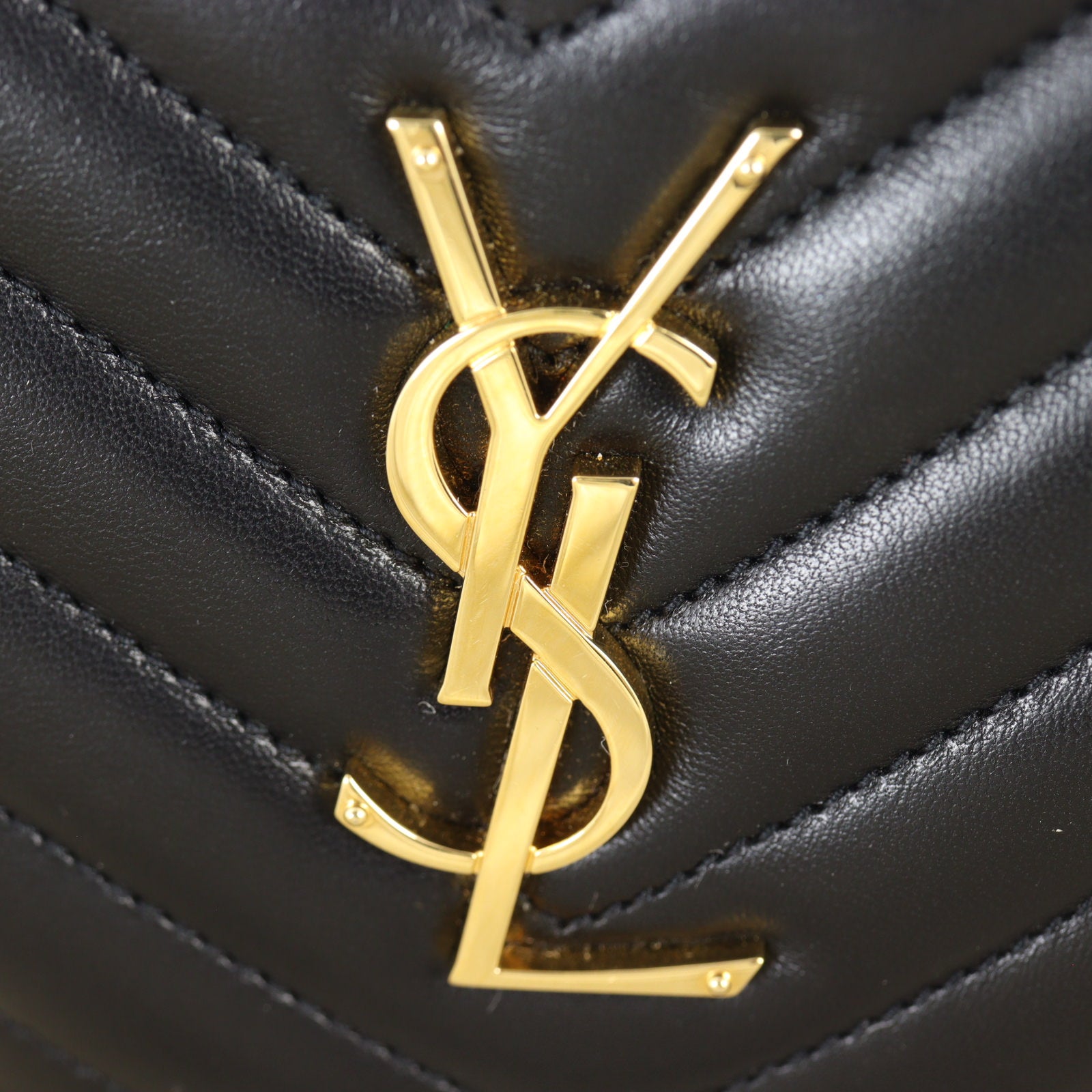 Saint Laurent Love Heart Shoulder Bag_IMG_3629.jpg