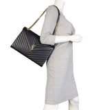 Saint Laurent Matelasse Envelope Large Bag_IMG_7670.jpeg
