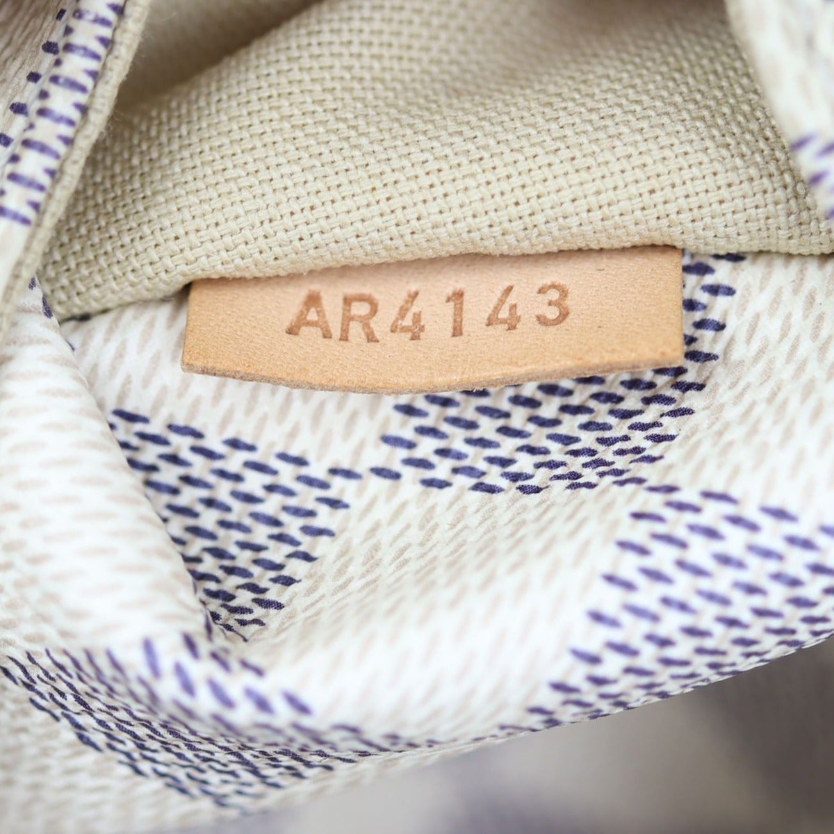 Louis Vuitton Totally PM Damier Azur Date code
