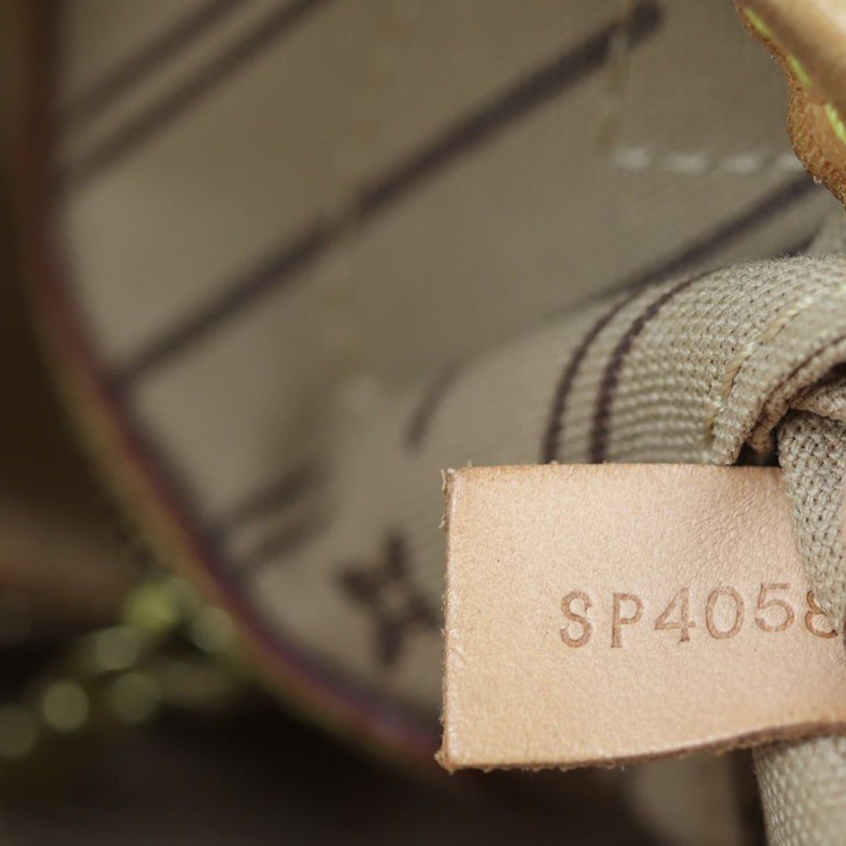 Louis Vuitton Neverfull MM Monogram Date code
