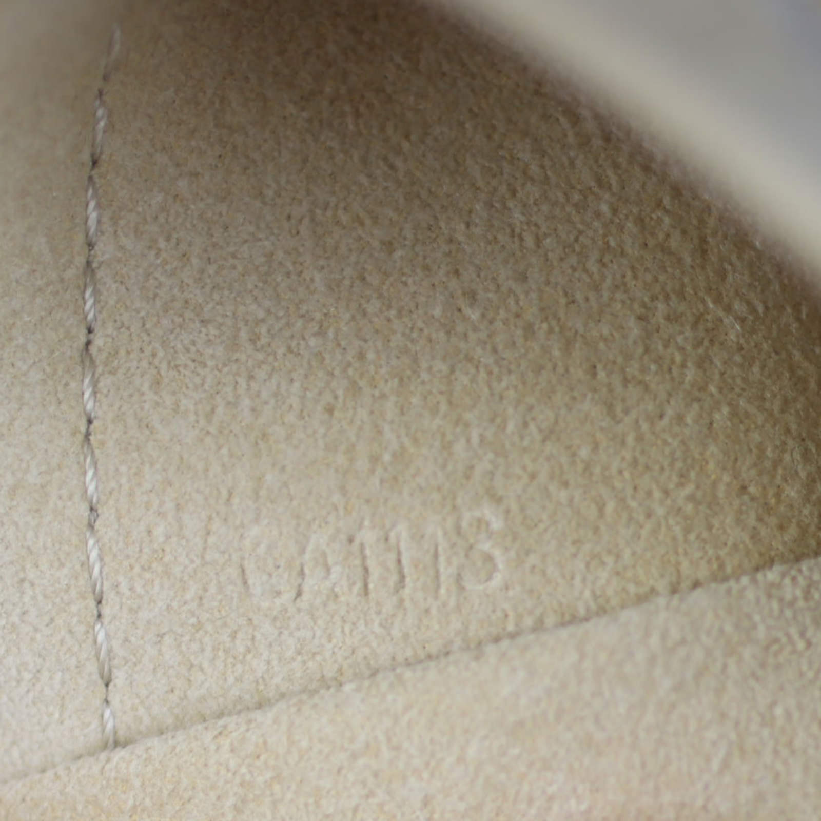 Louis Vuitton Artsy MM Monogram Code