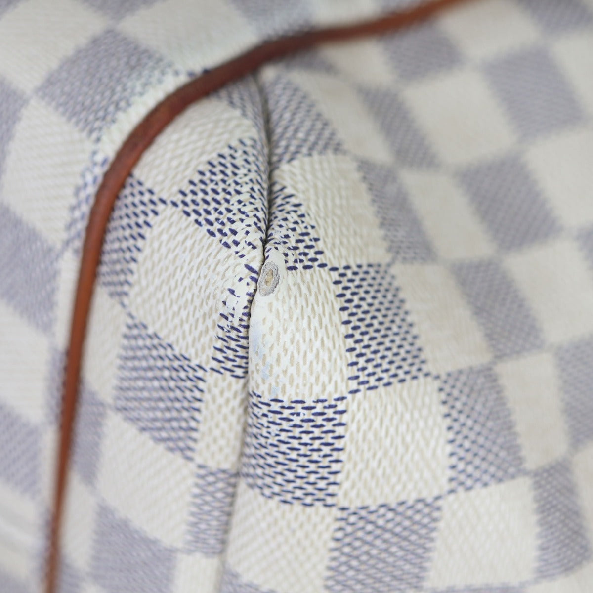 Louis Vuitton Totally MM Damier Azur Corner
