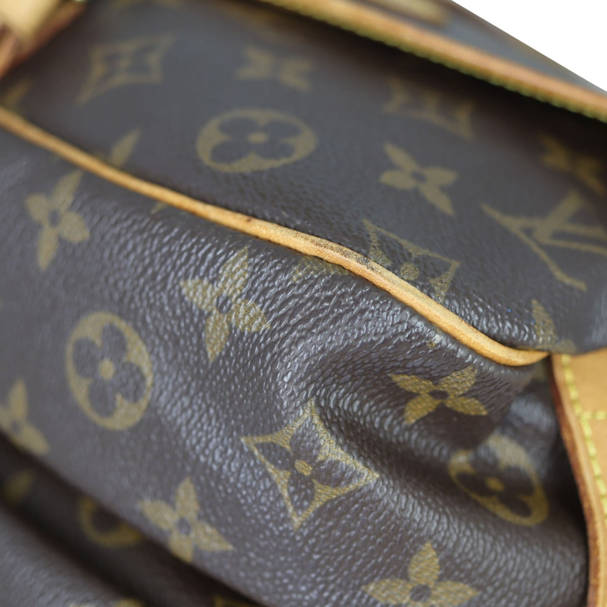 Louis Vuitton Saumur 30 Monogram Corner

