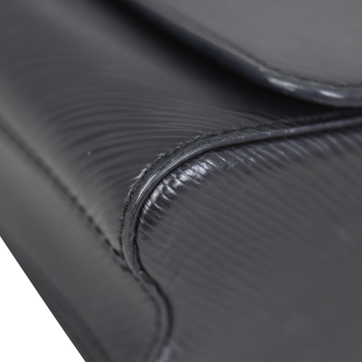 Louis Vuitton Twist MM Epi Corner
