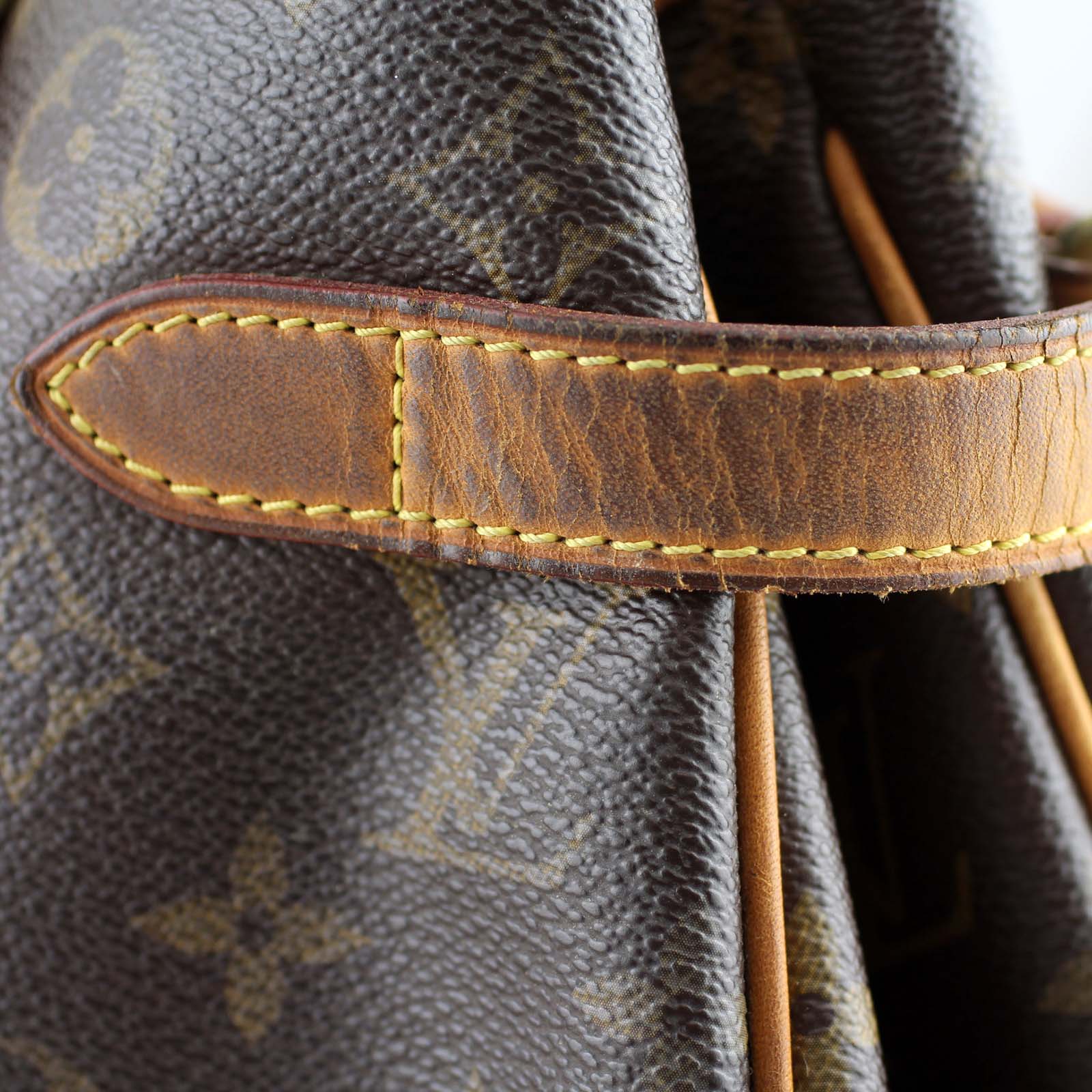 Louis Vuitton Batignolles Horizontal Tote Rear wear