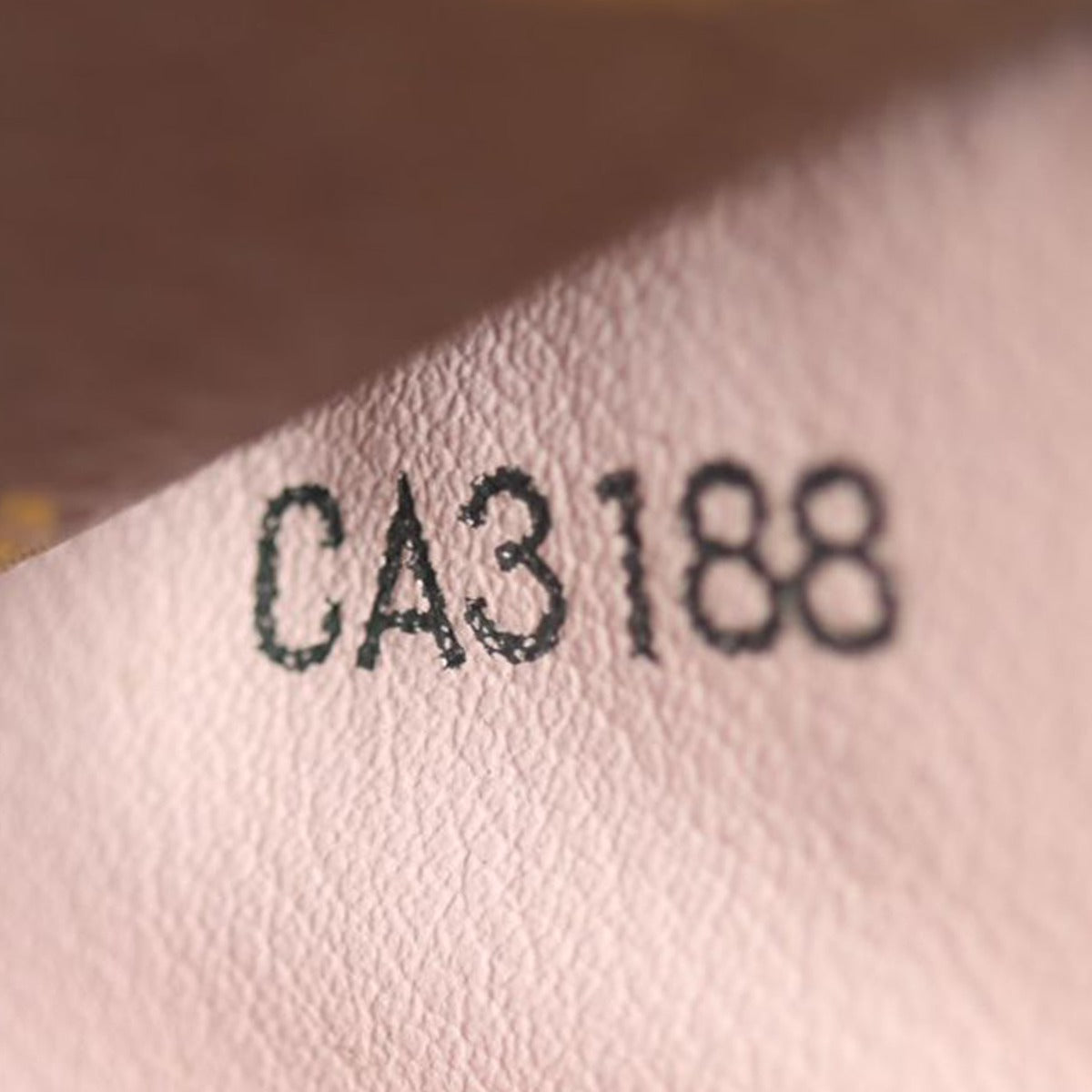 Louis Vuitton Sarah Wallet Monogram Rose Ballerine Date code
