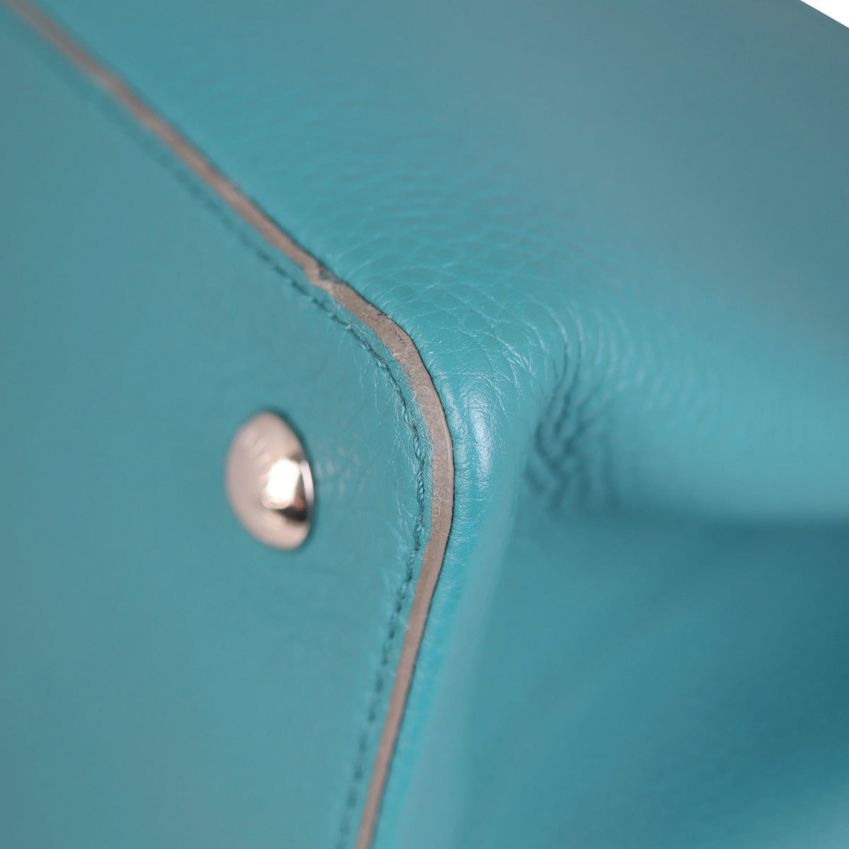 Louis Vuitton Capucines MM Corner