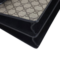 Gucci Dionysus GG Supreme Medium Shoulder Bag Corner close up