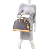 Gucci GG Supreme Padlock Small Shoulder Bag Mannequin