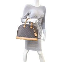 Gucci GG Supreme Padlock Small Shoulder Bag Mannequin