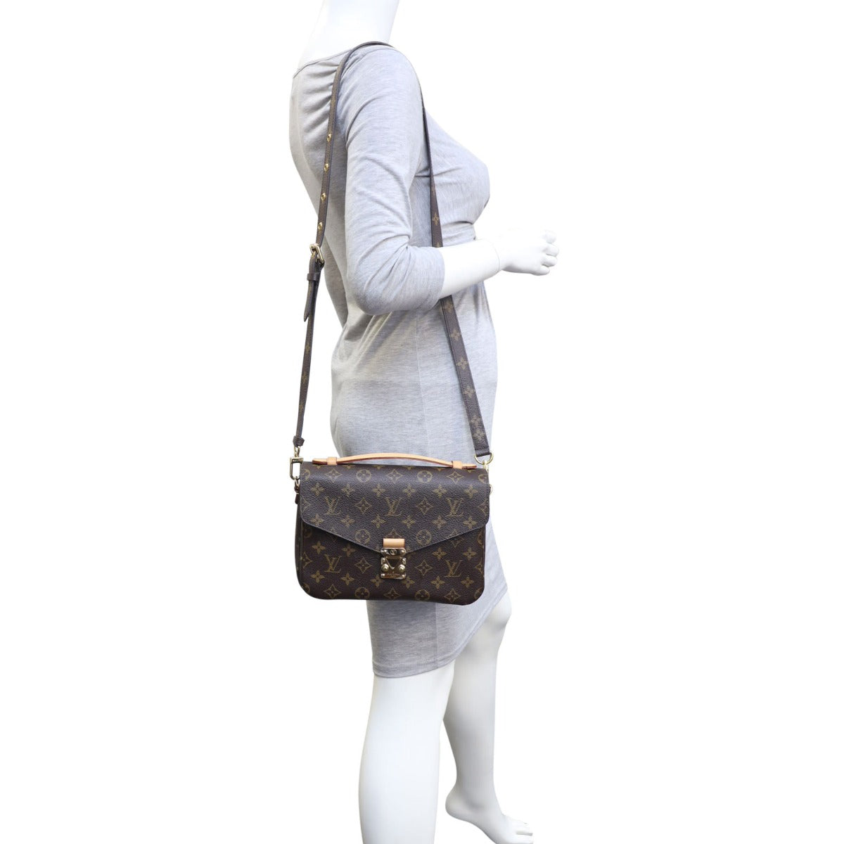Louis Vuitton Pochette Metis Monogram Mannequin