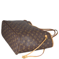Louis Vuitton Neverfull MM Monogram Corner Distance