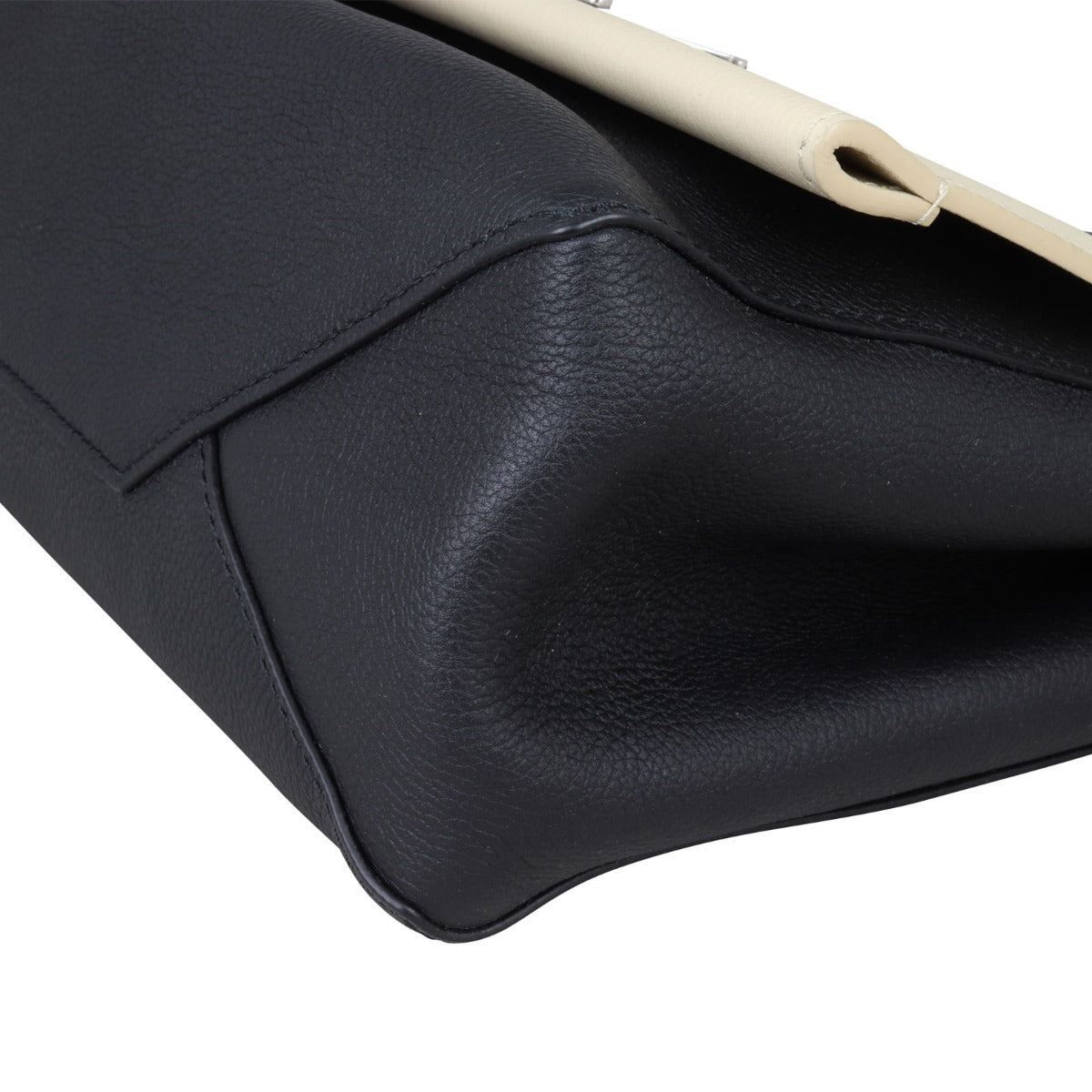 Louis Vuitton Lockme II Corner Closeup