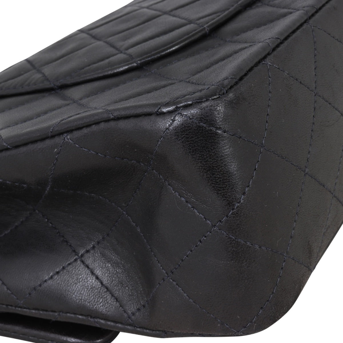 Chanel Classic Double Flap Medium (vintage) Corner Closeup