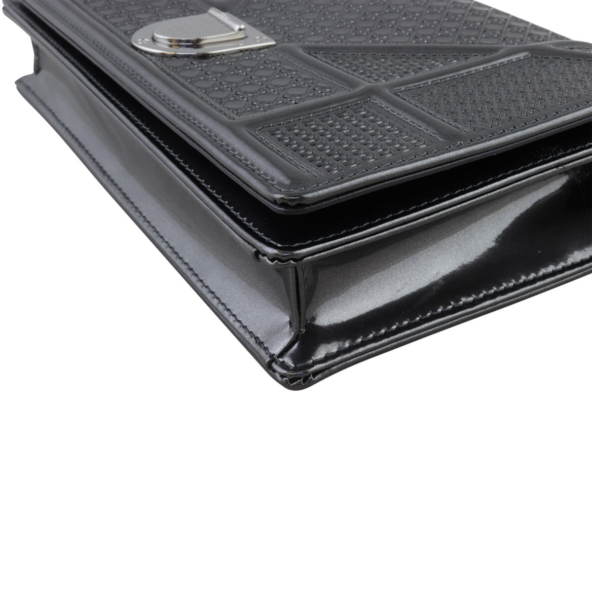 Dior Diorama Wallet on Chain Micro-cannage Corner Closeup