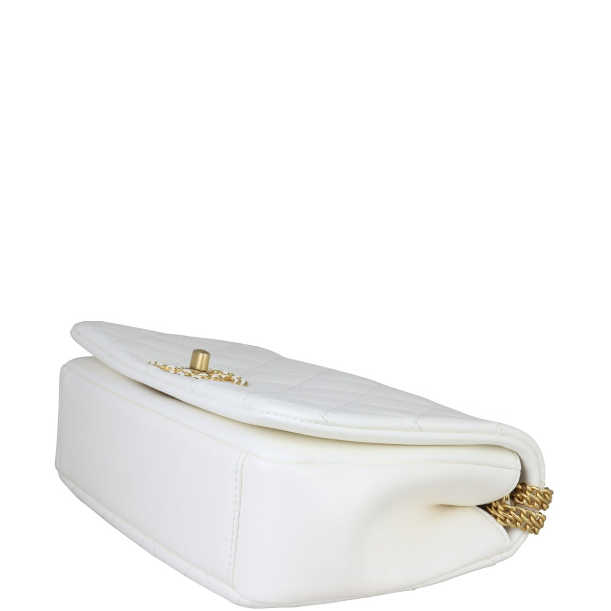 Chanel Looping Chain Flap Bag Corner Distance