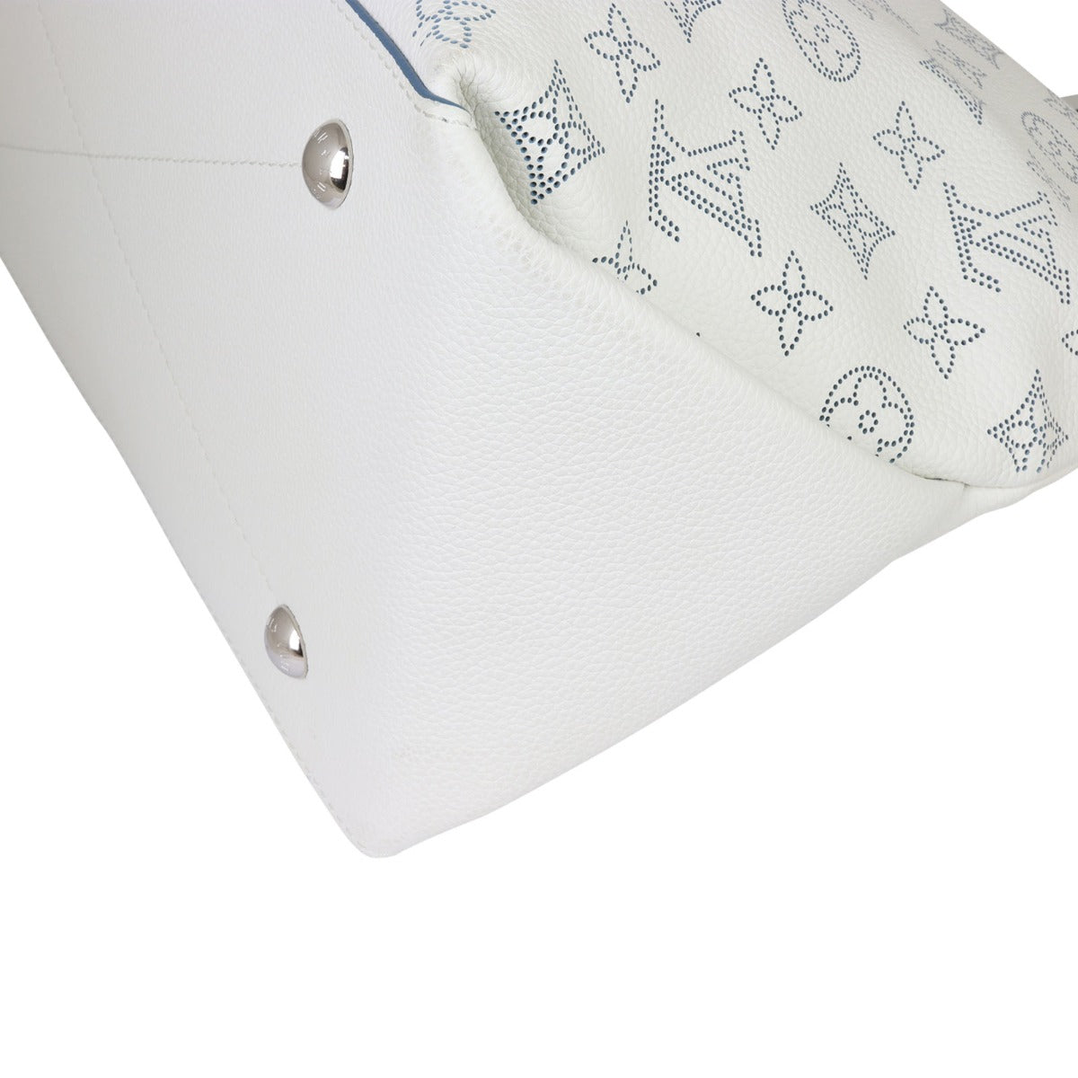 Louis Vuitton Beaubourg Hobo MM Mahina Corner Closeup