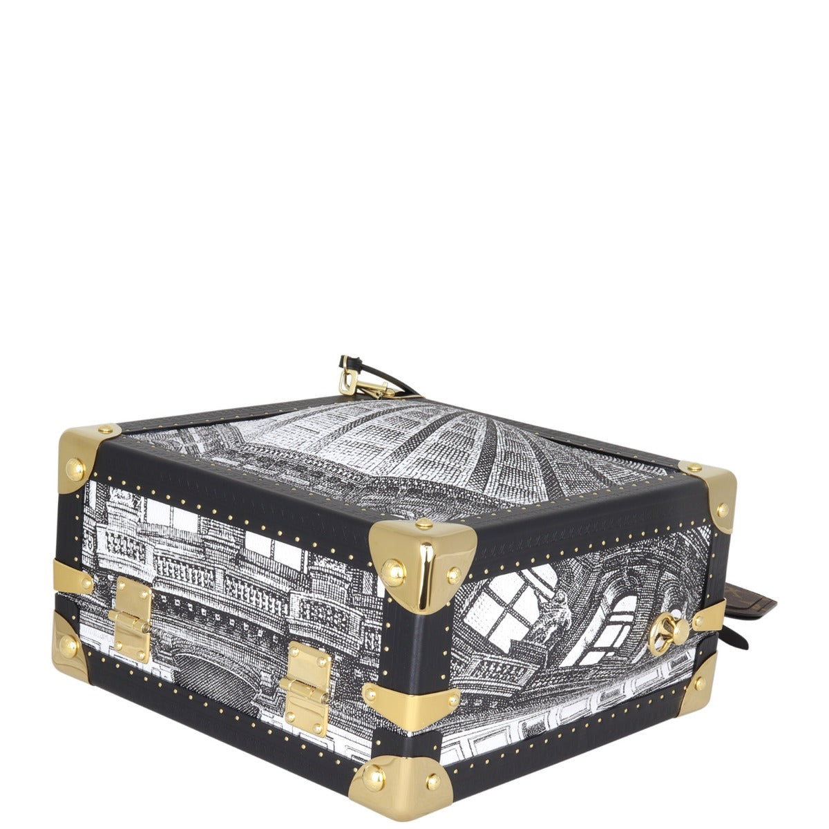 Louis Vuitton Inflated Trunk Corner Distance