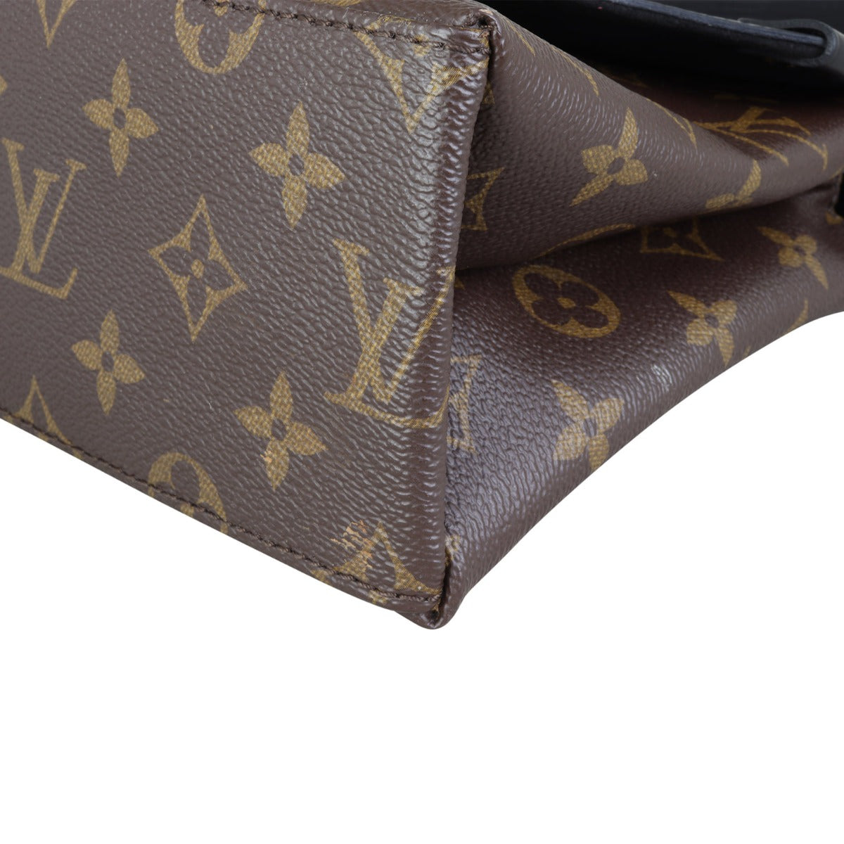 Louis Vuitton Saint Michel Monogram Epi Corner Closeup