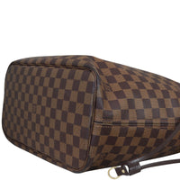 Louis Vuitton Neverfull MM Damier Ebene Corner Closeup