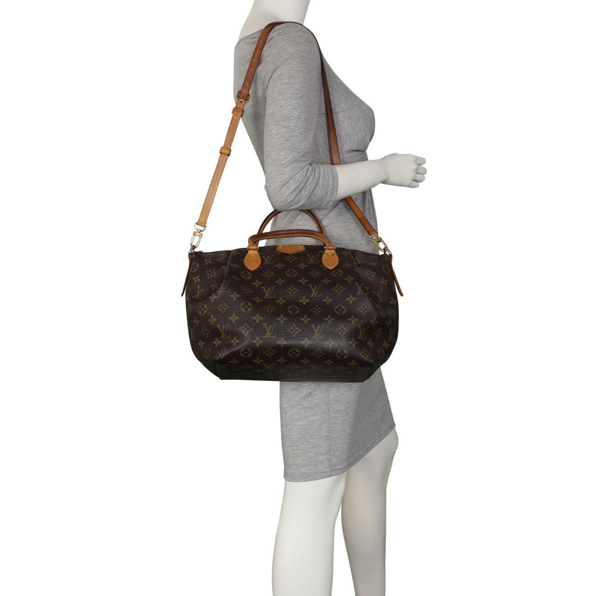 Chanel CC Golden Class Long Wallet Mannequin