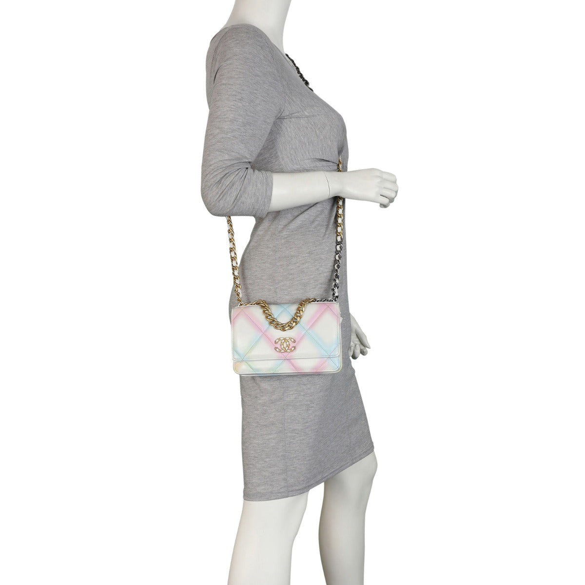 Chanel 19 Wallet on Chain Mannequin