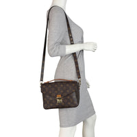 Louis Vuitton Pochette Metis Monogram Mannequin