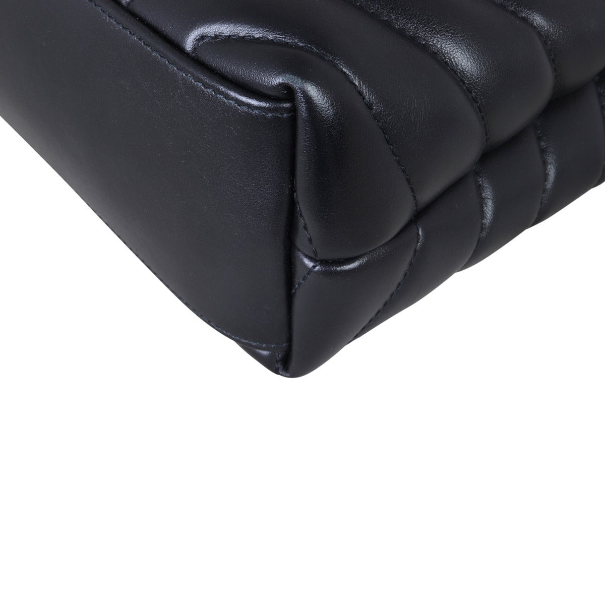 Saint Laurent Loulou Small (black) Corner Close Up