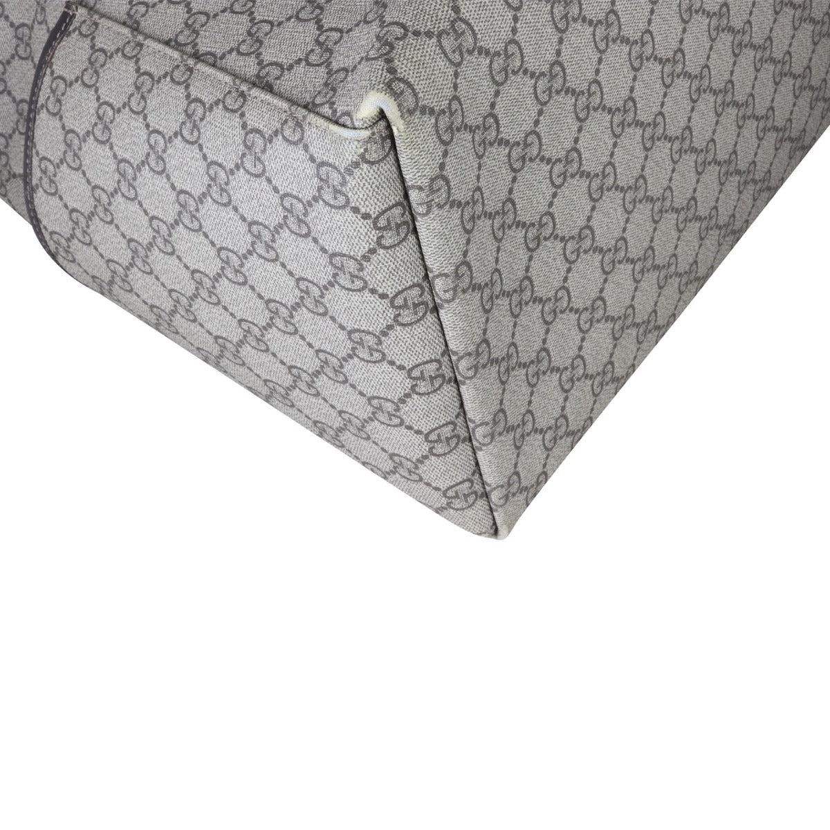 Gucci GG Supreme Side Pocket Messenger Bag Corner Close Up