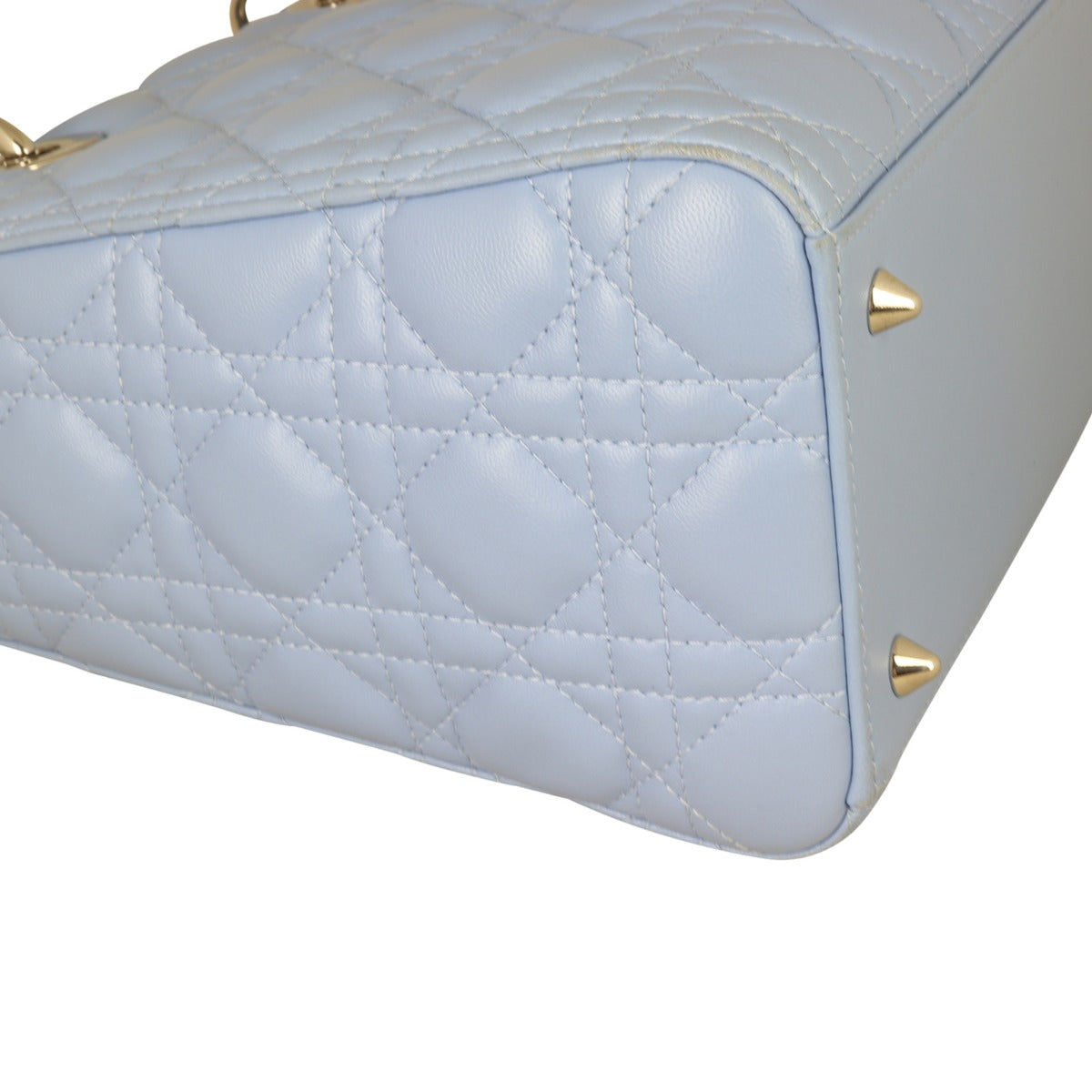 Dior Lady Dior Medium Corner Close Up