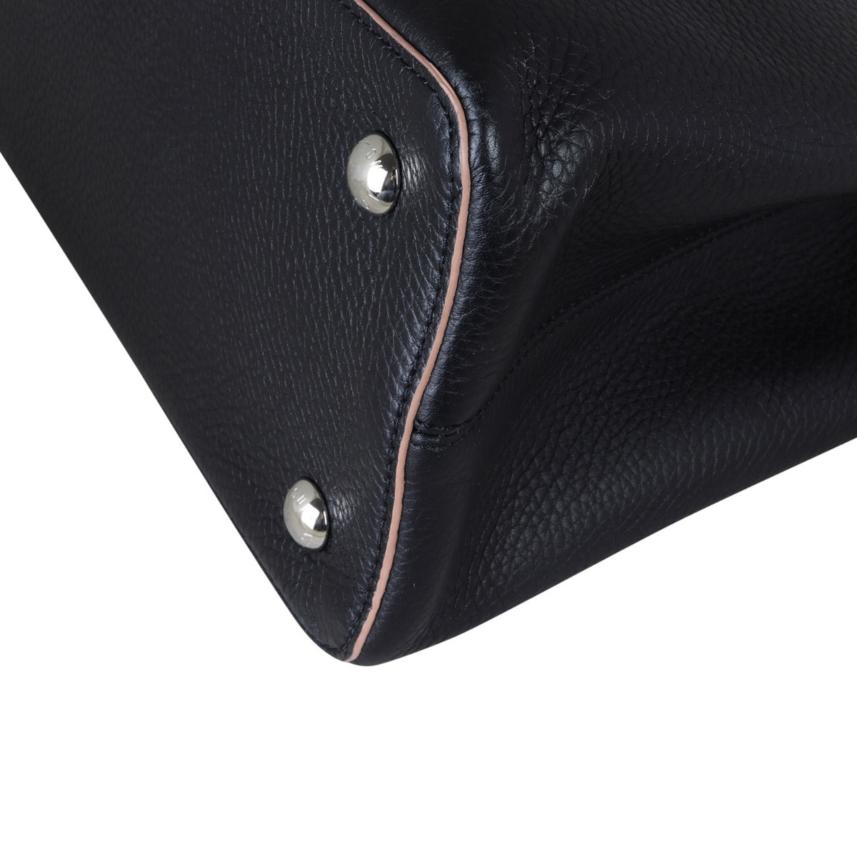 Louis Vuitton Capucines MM Corner Close Up