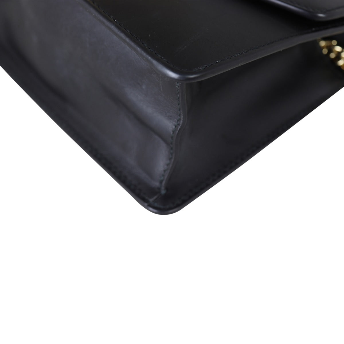 Gucci Sylvie Mini Chain Bag Close Corner