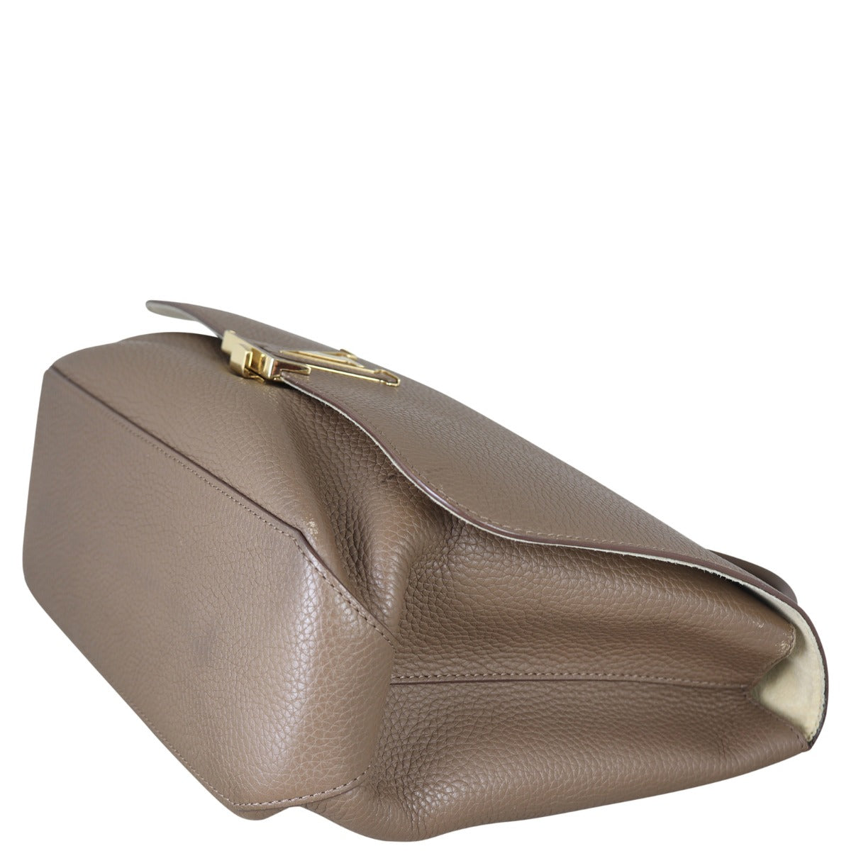 Louis Vuitton Volta Corner Distance