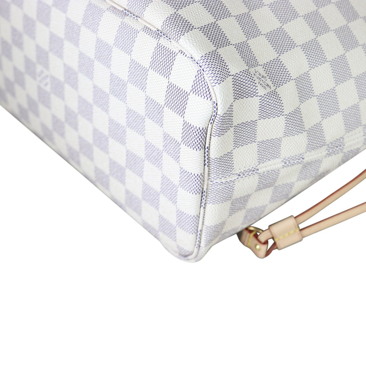 Louis Vuitton Neverfull MM Damier Azur Corner Close Up