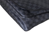 Louis Vuitton Daniel MM Damier Graphite Corner Close Up