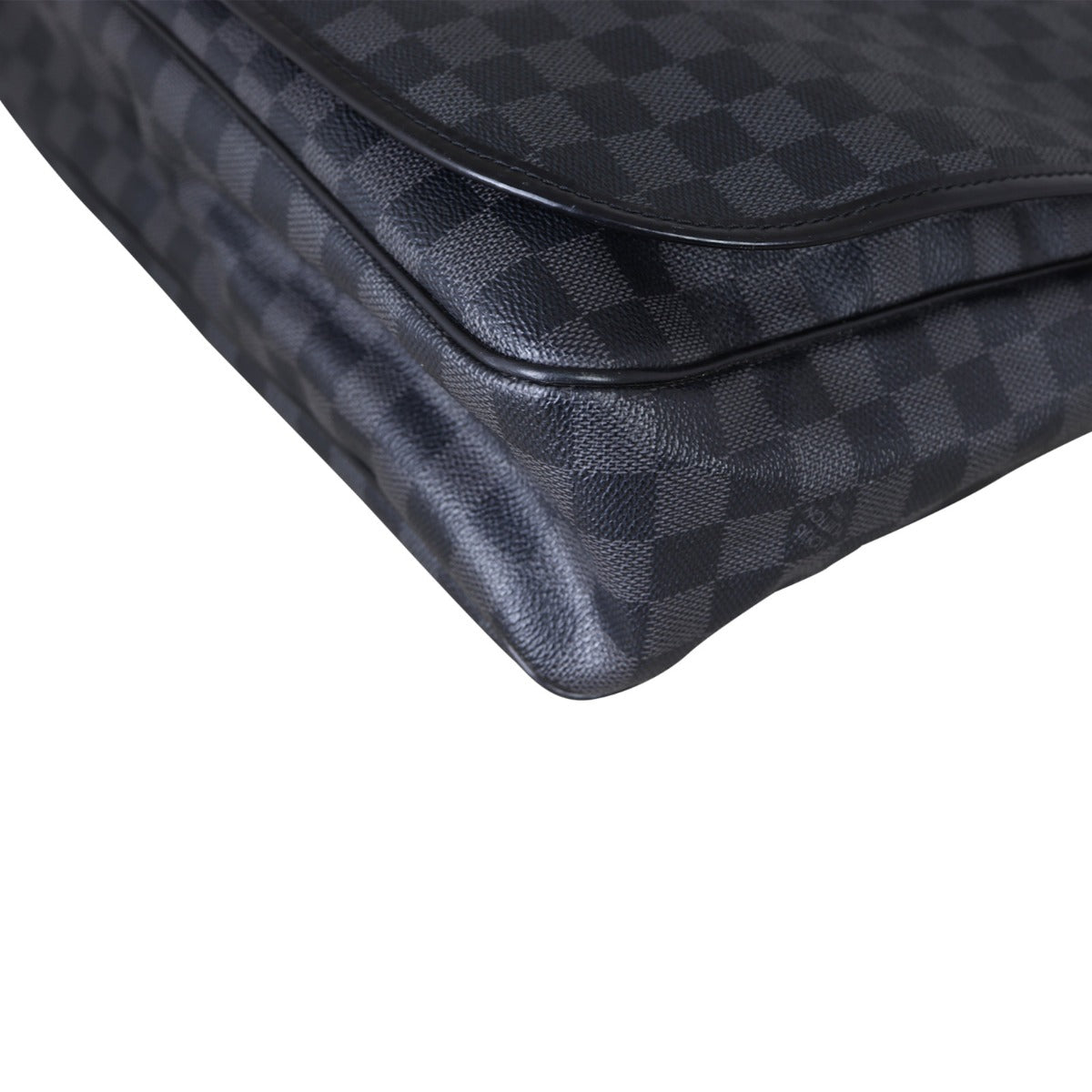 Louis Vuitton Daniel MM Damier Graphite Corner Close Up