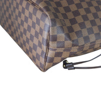 Louis Vuitton Neverfull MM Damier Ebene Corner Close Up