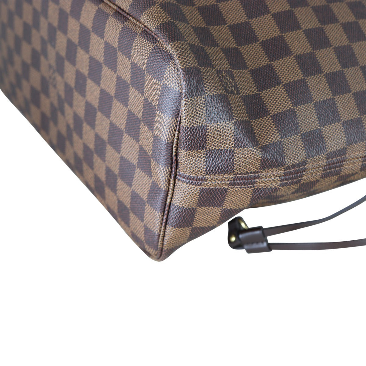 Louis Vuitton Neverfull MM Damier Ebene Corner Close Up