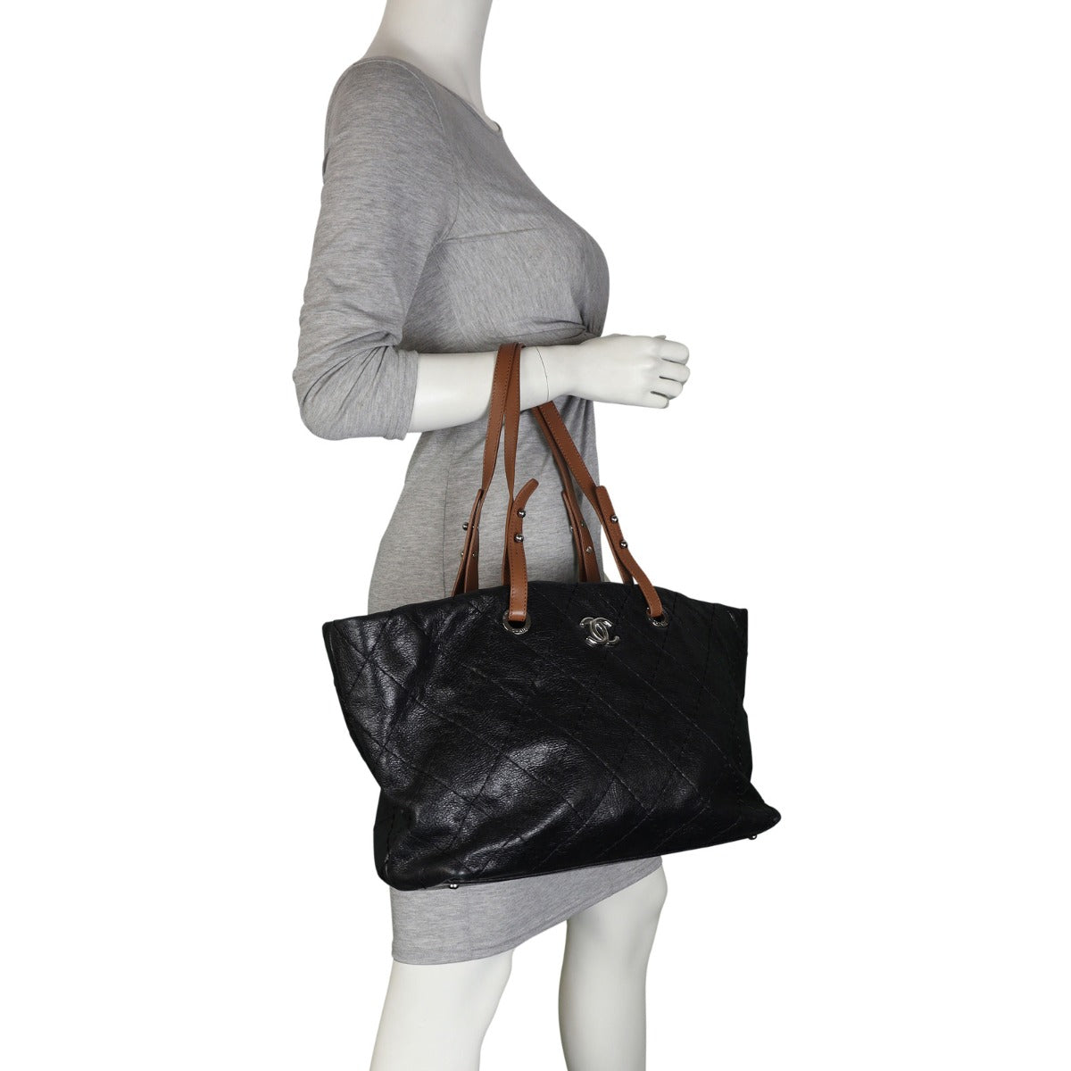 Chanel On The Road Tote Mannequin