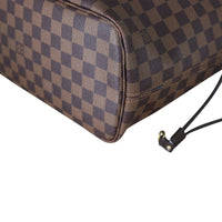 Louis Vuitton Neverfull MM Damier Ebene Corner Close Up