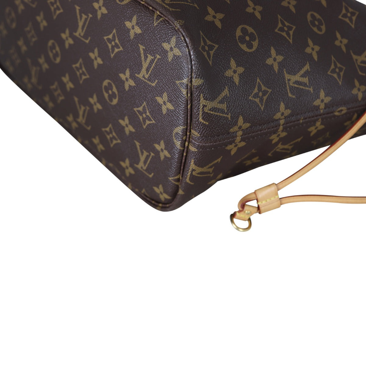 Louis Vuitton Neverfull MM Monogram Corner Close Up