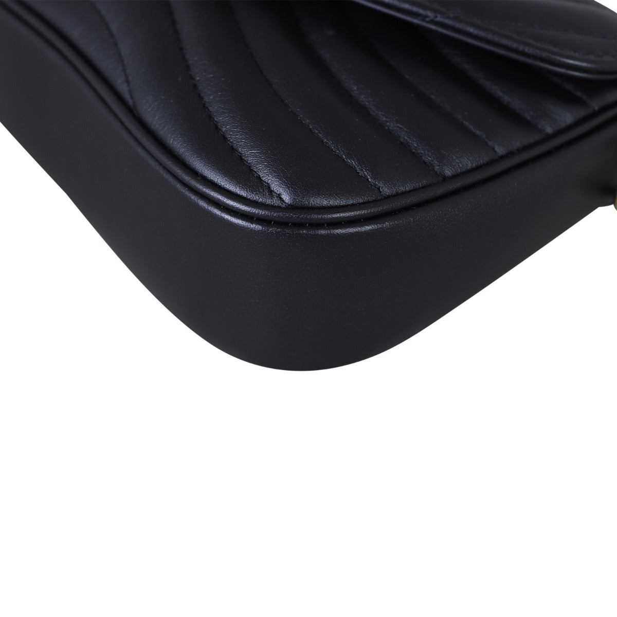 Louis Vuitton New Wave Multi Pochette Corner Close Up