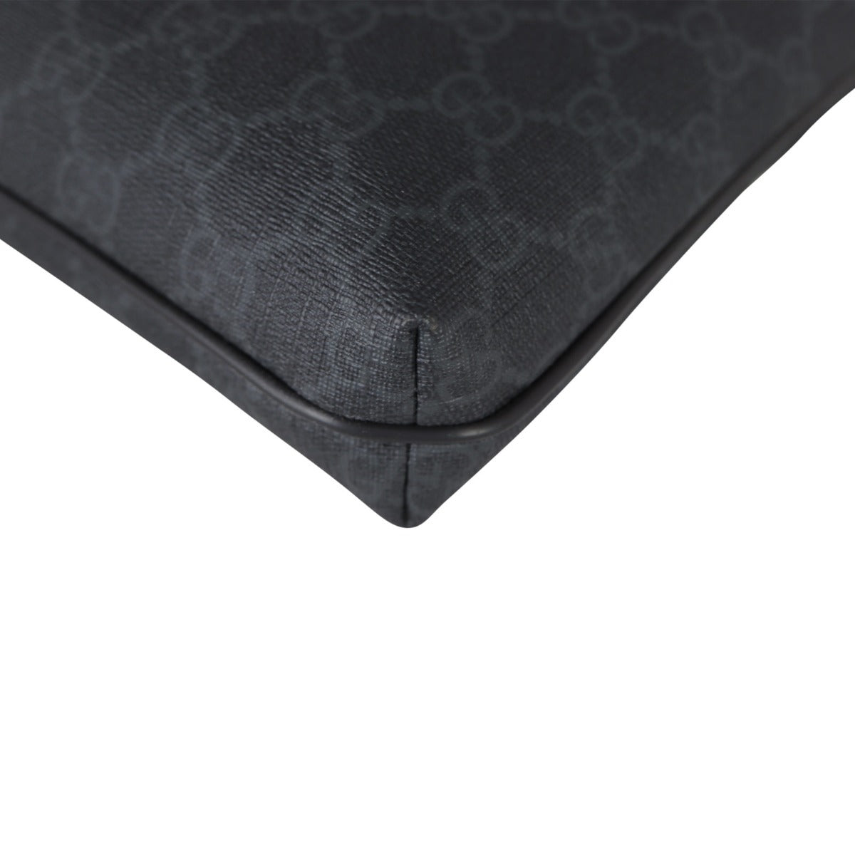 Gucci GG Supreme Messenger Bag Corner Closeup
