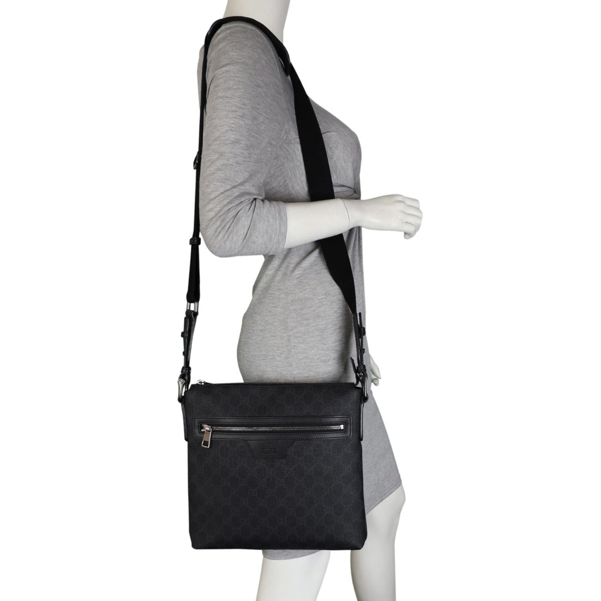 Gucci GG Supreme Messenger Bag Mannequin