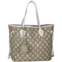 Louis Vuitton Neverfull MM Monogram Spring in the City Front