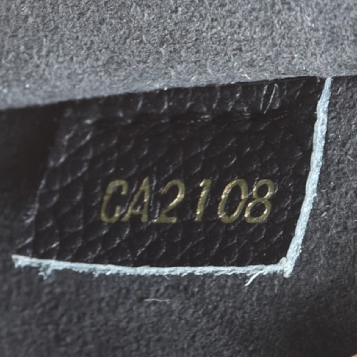 Louis Vuitton Victoire Monogram