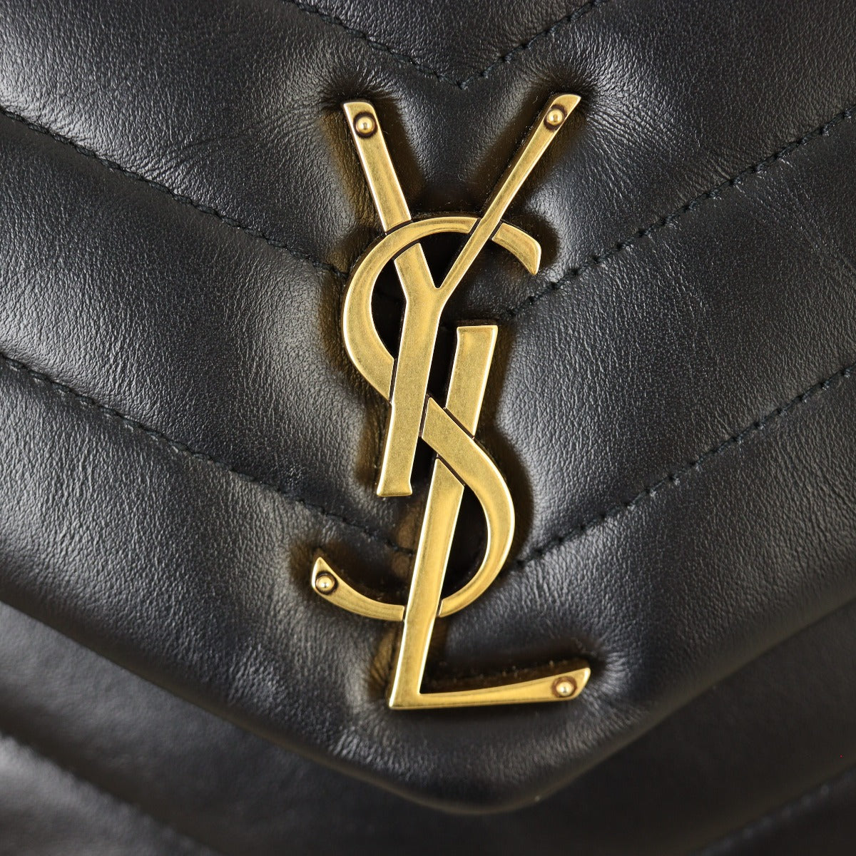 Saint Laurent Loulou Medium