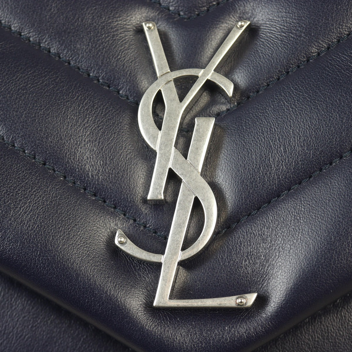 Saint Laurent Loulou Medium