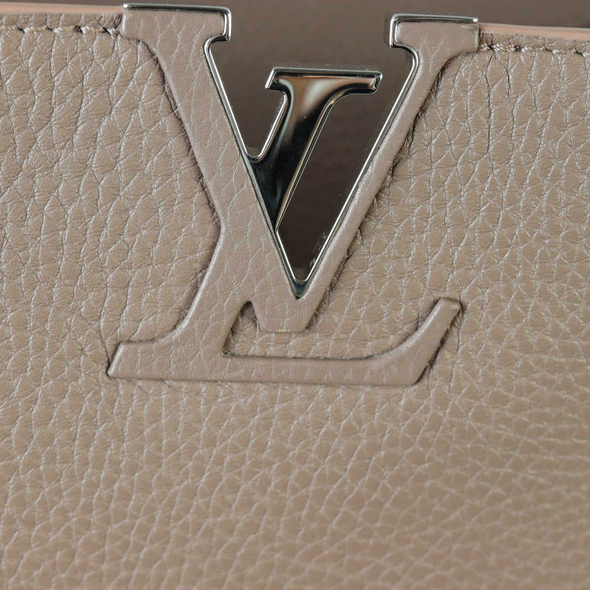 Louis Vuitton Capucines MM