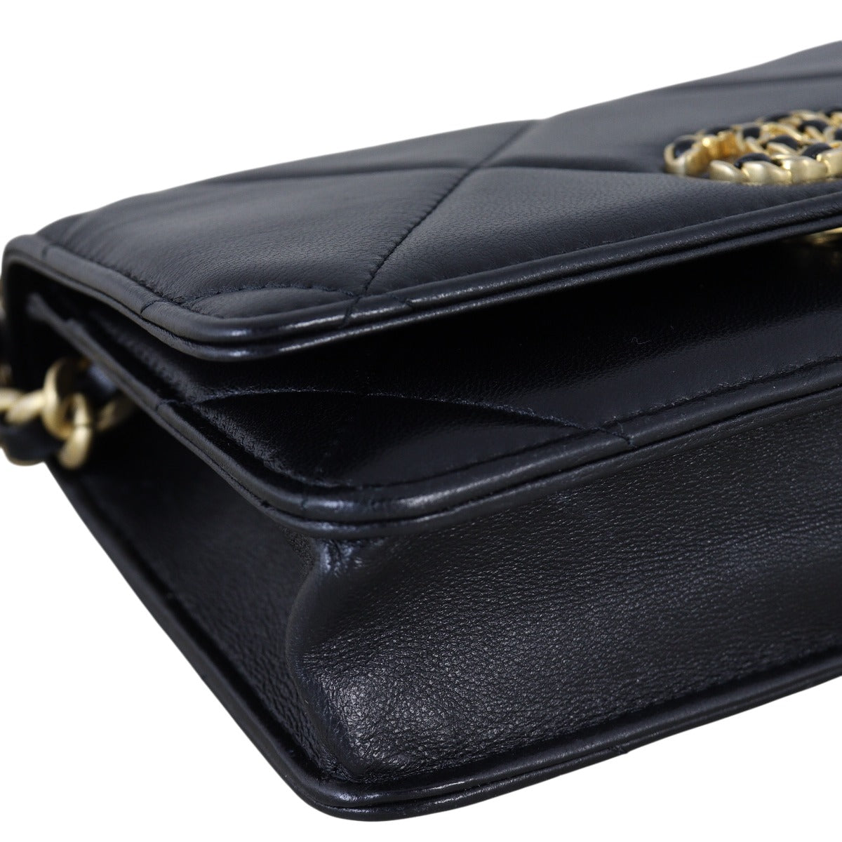 Chanel 19 Wallet On Chain